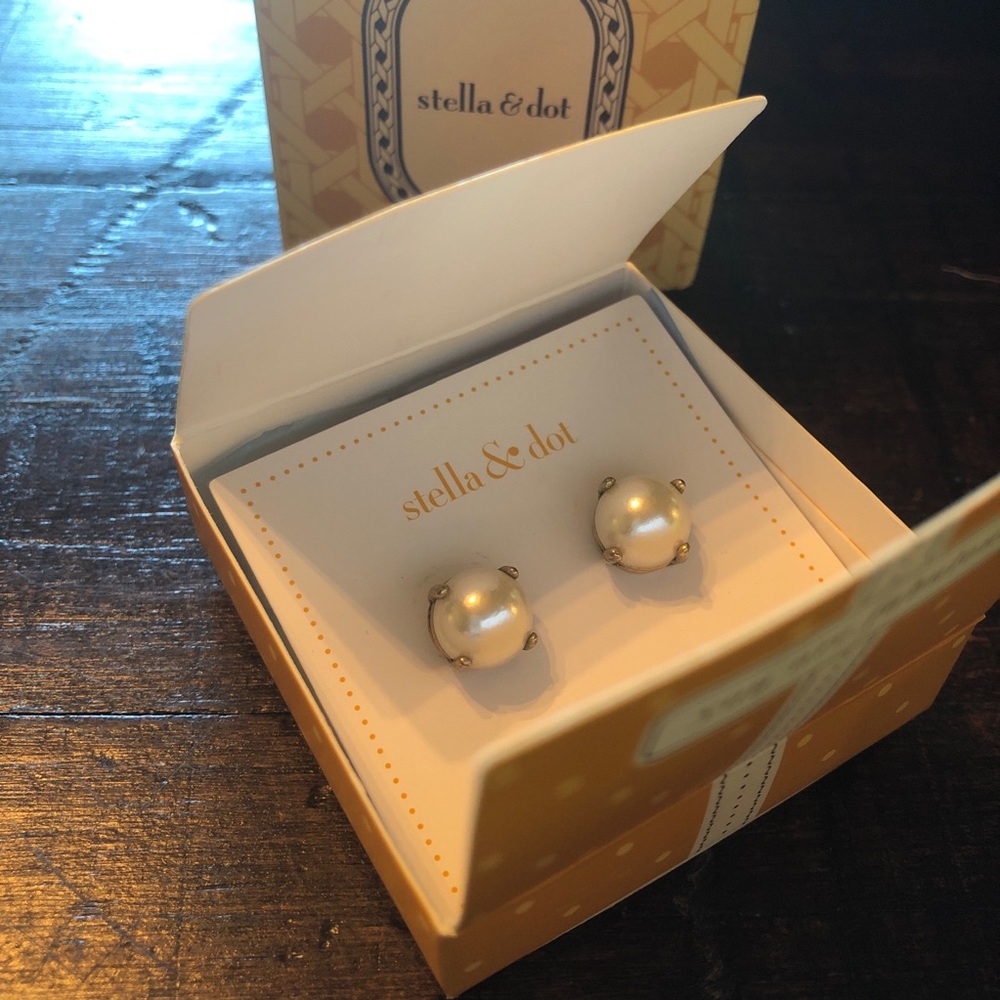 Stella & Dot Dorothy Stud Earrings